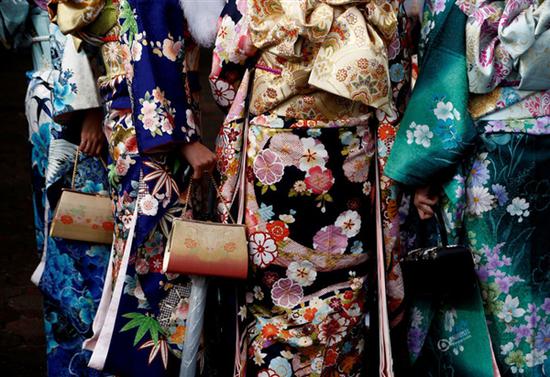 查获1100件脏旧和服警方行动揭秘，查获脏旧和服达1100件，背后的故事引人深思