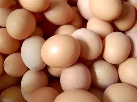 鸡蛋洗了为什么容易坏鸡蛋洗了容易坏的原因主要有以下几点