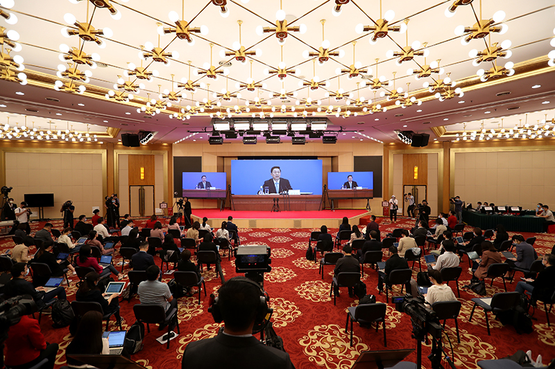 “中国排面”再现人民大会堂人民大会堂是中国政治活动的重要场所，多次见证重大历史时刻。在人民大会堂举办的各种活动，往往具有极高的政治意义和社会关注度。因此，中国排面再现人民大会堂，意味着中国在政治、文化等领域取得了重要成就，展示了中国的实力和影响力。